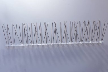 Güvercinlerden ve Haşere Kontrol Korkusundan Kurtulan Kuşlar için Anti-Spike kiti,