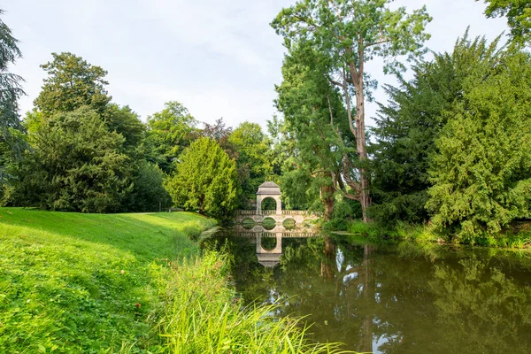 Juechen Vista Puente Barroco Llamado Wedding Bridge Castle Dyck Reflejado —  Fotos de Stock