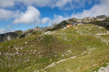 Oberstdorf - Zeigersattel dağından Edmund-Probst-Haus, Bavyera, Almanya, 21.09.2021 ile Hoefats 'a doğru