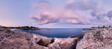 Kayadan kayalıklar, panoramik manzara.