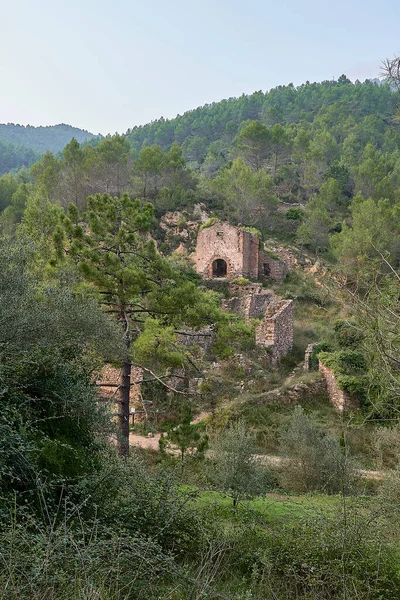 Jinquer, Castellon Spanien. Hus i ruiner av en övergiven by — Stockfoto