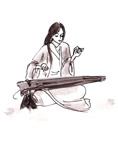 Çinli müzisyen kız, Çin kostümü giymiş guqin oynuyor, Çin tarzında mürekkep çiziyor. — Stok fotoğraf