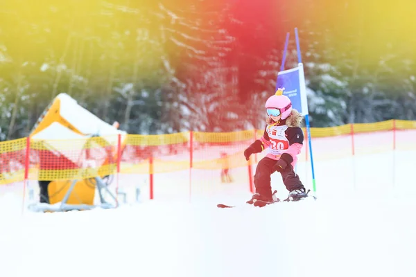 Лыжи Лыжники Зимние Виды Спорта Портрет Счастливых Лыжников — стоковое фото