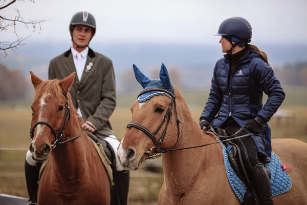 St. Hubertus sonbaharda at sürüyor - Çek Cumhuriyeti tilki avı