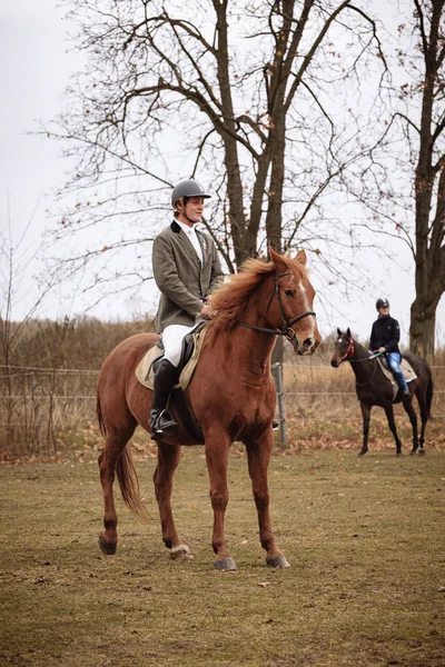 St. Hubertus sonbaharda at sürüyor - Çek Cumhuriyeti tilki avı
