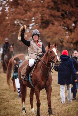 St. Hubertus sonbaharda at sürüyor - Çek Cumhuriyeti tilki avı