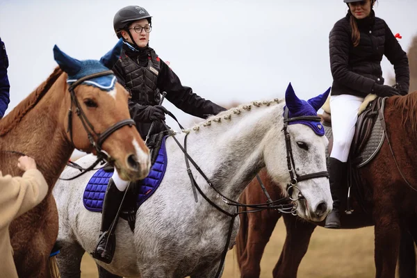 St. Hubertus sonbaharda at sürüyor - Çek Cumhuriyeti tilki avı