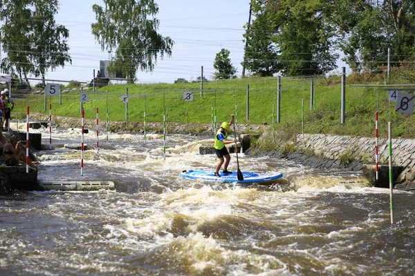 捷克共和国 2022年5月13日在Vltava瀑布式野生河流上的木板赛跑 — 图库照片