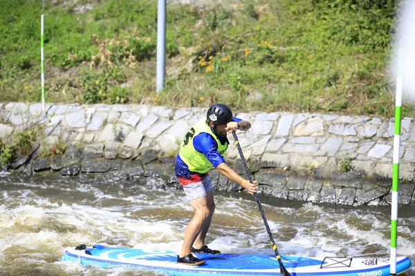 Τσεχία Μαΐου 2022 Αγώνας Paddleboard Στον Καταρράκτη Του Ποταμού Vltava — Φωτογραφία Αρχείου