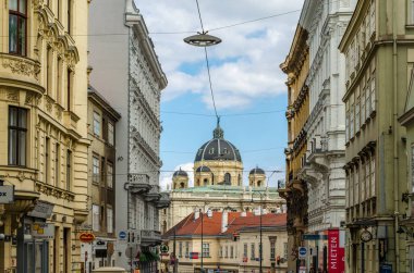 VIENNA, AUSTRIA - 1 Eylül 2013: Viyana, Avusturya 'da klasik mimari ve şehir sahnesi