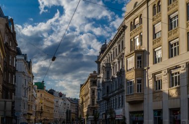 VIENNA, AUSTRIA - 1 Eylül 2013: Viyana, Avusturya 'da klasik mimari ve şehir sahnesi