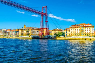 Portekiz ve İspanya 'nın Getxo kentlerini birbirine bağlayan Vizcaya Köprüsü' nün renkli bir illüstrasyonu, 1893 yılında UNESCO tarafından Dünya Mirası Alanı ilan edildi.