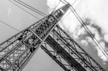 Vizcaya Köprüsü 'nün ayrıntıları, Portekiz ve İspanya' nın Getxo kentlerini 1893 yılında inşa eden bir ışınlama köprüsü, UNESCO tarafından Dünya Mirası Alanı ilan edildi. Siyah ve beyaz resim