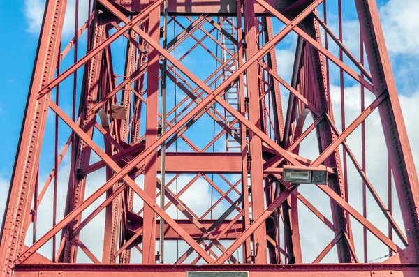 Vizcaya Köprüsü 'nün ayrıntıları, Portekiz ve İspanya' nın Getxo kentlerini 1893 yılında inşa eden bir ışınlama köprüsü, UNESCO tarafından Dünya Mirası Alanı ilan edildi.