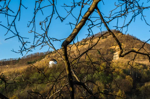 Pohled Bílou Kapli Kopci Podzim Baia Sprie Okres Maramures Rumunsko — Stock fotografie