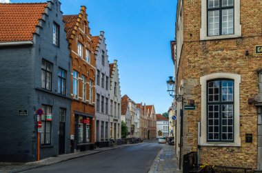 BRUGES, BELGIUM - 18 AĞUSTOS 2013: Kentsel manzara, Bruges, Flanders, Belçika