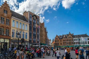 BRUGES, BELGIUM - 18 AĞUSTOS 2013: Kentsel manzara, Bruges, Flanders, Belçika
