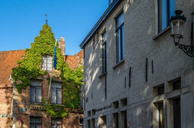 BRUGES, BELGIUM - 18 AĞUSTOS 2013: Kentsel manzara, Bruges, Flanders, Belçika