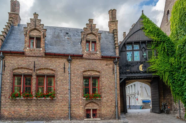 都市景観 ブルジュの中世建築 フランダース ベルギー — ストック写真