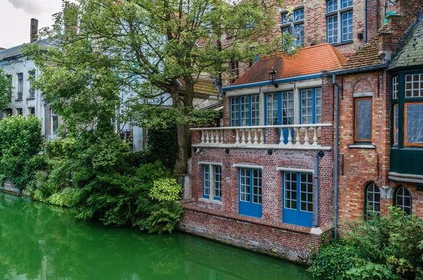 Stedelijk Landschap Gebouwen Langs Het Kanaal Brugge Vlaanderen België — Stockfoto