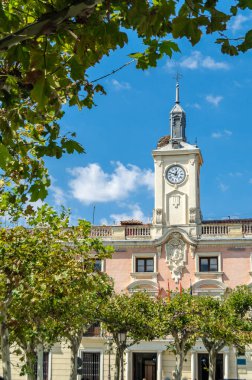 Dini mimari, Alcala de Henares 'deki kilise, Madrid, İspanya