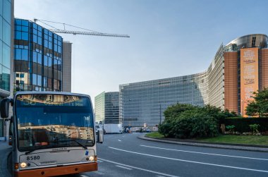 BRÜKSEL, BELGIUM - 21 AĞUSTOS 2013: Modern mimari, Brüksel 'in Avrupa Mahallesi, Belçika