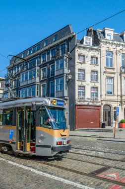 BRÜKSEL, BELGIUM - 21 AĞUSTOS 2013: Kentsel manzara, Brüksel, Belçika tramvay