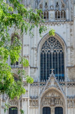 Brüksel, Belçika 'daki ortaçağ Katolik katedrali St. Michael ve St. Gudula Katedrali Brabantine Gotik mimarisinin en iyi örneklerinden biridir.