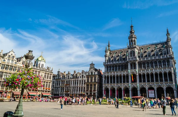 Brüssel Belgien August 2013 Besucher Des Berühmten Grand Place Von — Stockfoto