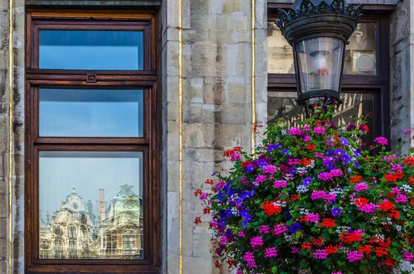 Brüksel, Belçika 'daki Grand Place cephelerinin mimari detayları