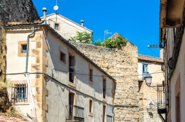 İspanya 'nın orta kesimindeki Segovia, Kastilya ve Leon eyaletinin en güzel köylerinden biri olan Sepulveda' daki ortaçağ kasabasının mimarisi.