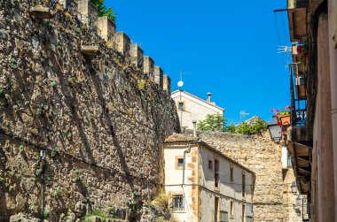 İspanya 'nın orta kesimindeki Segovia, Kastilya ve Leon eyaletinin en güzel köylerinden biri olan Sepulveda' daki ortaçağ kasabasının mimarisi.