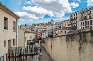 İspanya 'nın en güzel köylerinden biri olan Sepulveda' nın orta İspanya 'nın Segovia, Kastilya ve Leon eyaletindeki ortaçağ kasabasının manzarası.