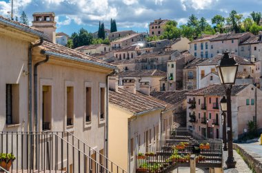 İspanya 'nın orta kesimindeki Segovia, Kastilya ve Leon eyaletinin en güzel köylerinden biri olan Sepulveda' daki ortaçağ kasabasının mimarisi.
