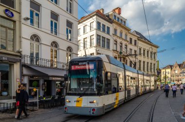 GHENT, BELGIUM - 20 AĞUSTOS 2013: Gent, Belçika 'da tramvay