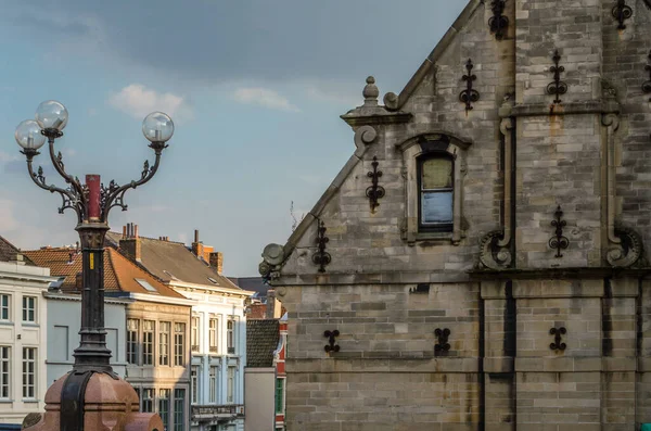 都市景観 ベルギーのゲント市の典型的なフランダース建築 — ストック写真