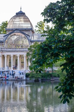 MADRID, İspanya - 30 Mayıs 2021: Palacio de Cristal (