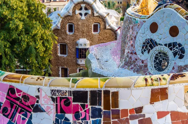 Detalhe Arquitetônico Colorido Famoso Parque Guell Barcelona Catalunha Espanha Projetado — Fotografia de Stock