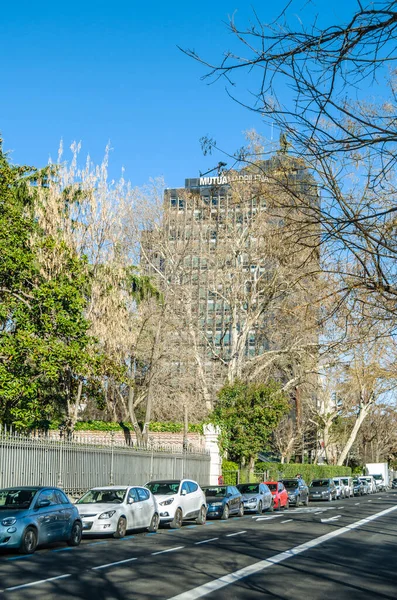 Madrid, Paseo de la Castellana 'daki Mutua Madrilena ofis binası, 12 Ocak 2022. Mutua Madrilena, sigorta, varlık yönetimi ve gayrimenkul gibi çeşitli alanlarda faaliyet gösteren İspanyol şirketler grubudur.