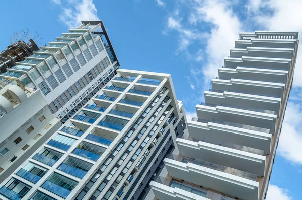 CALPE, İspanya - 26 Ocak 2022: Calpe, Alicante Eyaleti, Valencia Topluluğu, İspanya 'da sahile bakan binalar