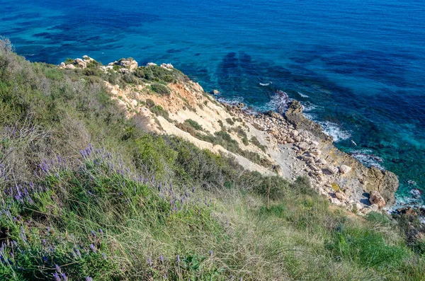 スペイン カルペのペン イファハ自然公園の地中海沿岸の急な線の自然背景 ビュー — ストック写真