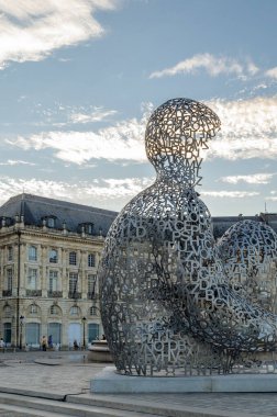 BORDEAUX, FRANCE- 16 AUGust, 2013: İspanyol sanatçı Jaume Plensa tarafından 2008 yılında yapılan 