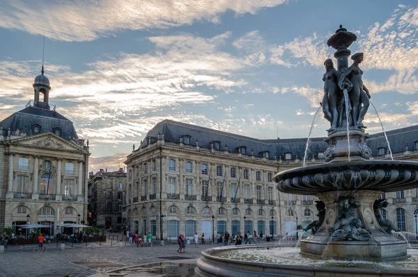 Bordeaux France Αυγούστου 2013 Άνθρωποι Περπατούν Και Επισκέπτονται Την Πόλη — Φωτογραφία Αρχείου