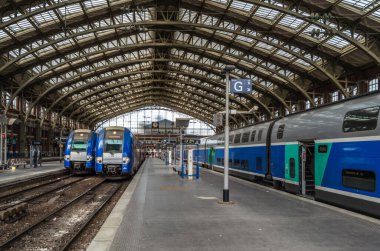 LILLE, FRANCE - 17 AĞUSTOS 2013: Lille-Flandres tren istasyonu, Kuzey Fransa