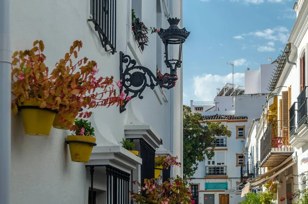 Narrow Streets Center Estepona Typical Andalusian Town White Houses Adorned — Stock Photo, Image