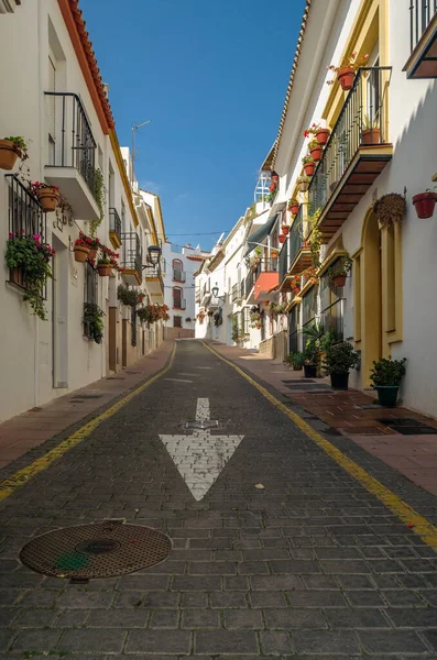 Narrow Streets Center Estepona Typical Andalusian Town White Houses Adorned — Stock Photo, Image