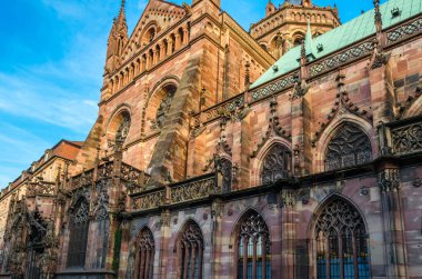 Strasbourg, Alsace, doğu Fransa 'daki Gotik katedralinin mimari detayları