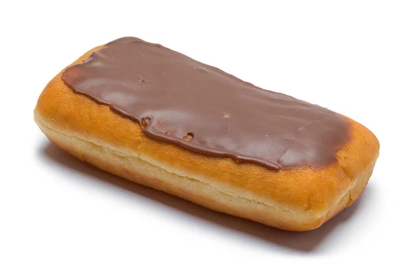 Одиночный Шоколадный Батончик Пончик Вырезанный Белом — стоковое фото