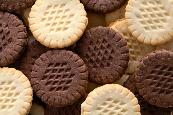 Pile Biscuits Chocolat Sable Vanille Découpés Sur Blanc — Photo