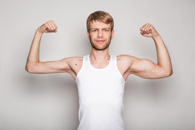 kavramsal sol elle bir adam portresi